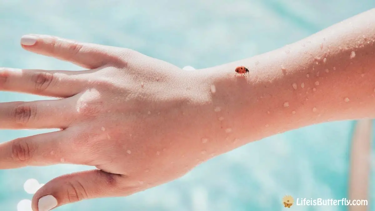 Best Tips to Avoid Skin Infection in Rain - Skin Care Tips in Hindi